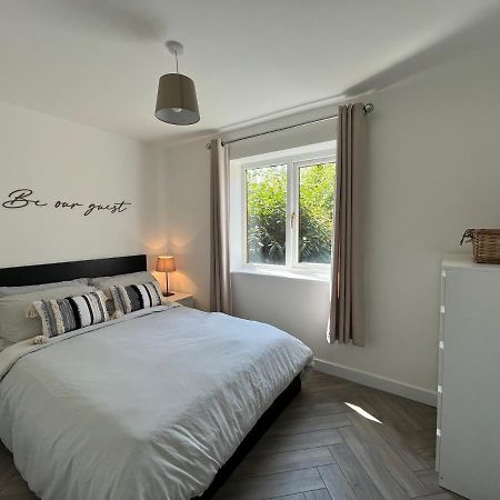 Contemporary 1 Bedroom Apartment Normanton  Esterno foto