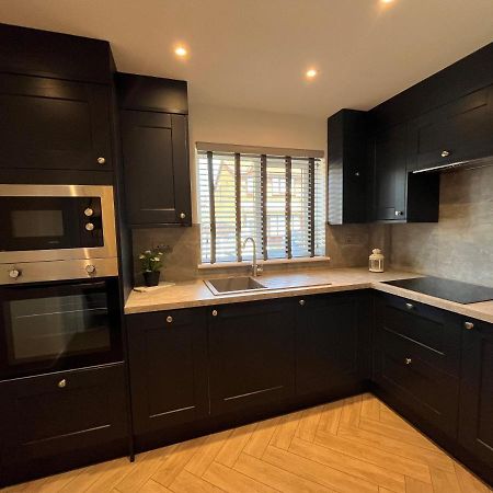 Contemporary 1 Bedroom Apartment Normanton  Esterno foto