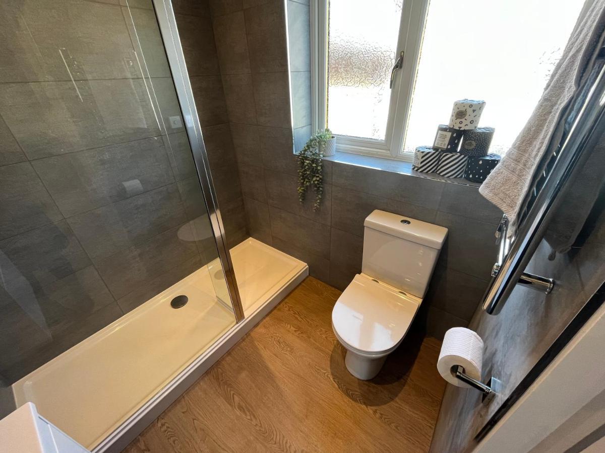 Contemporary 1 Bedroom Apartment Normanton  Esterno foto