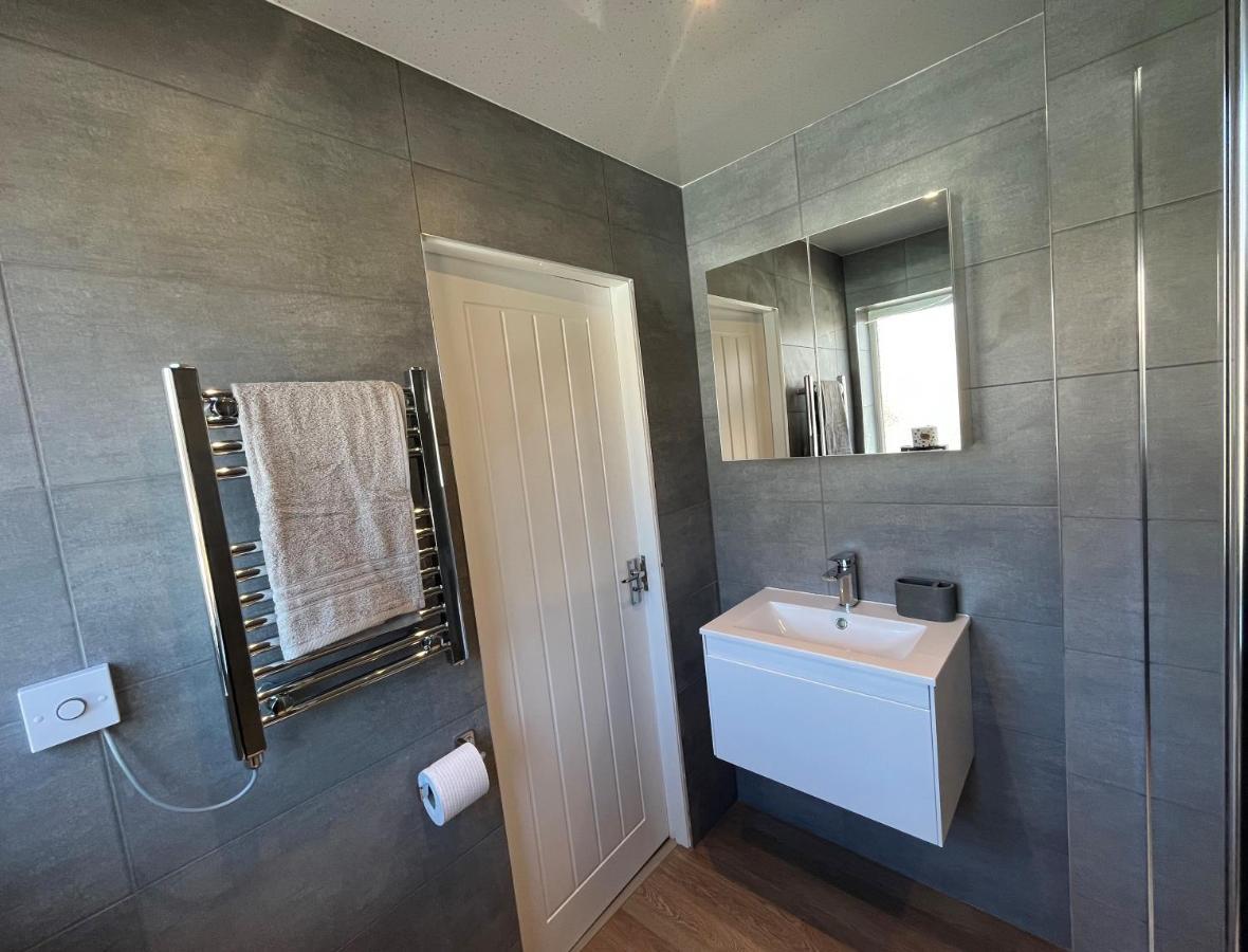 Contemporary 1 Bedroom Apartment Normanton  Esterno foto