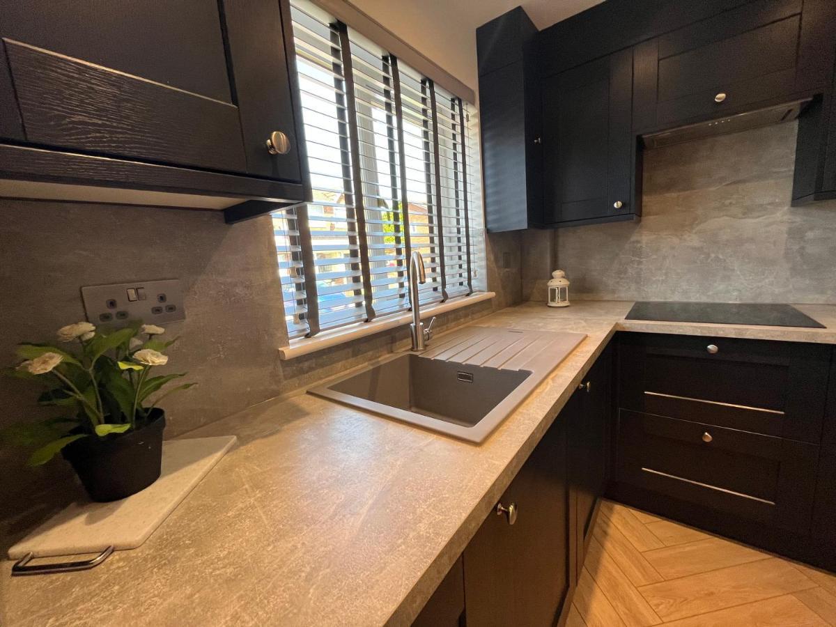 Contemporary 1 Bedroom Apartment Normanton  Esterno foto