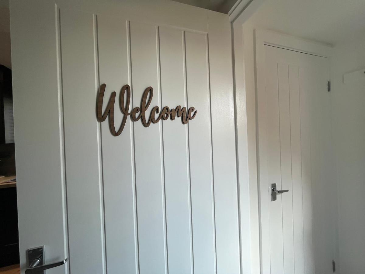 Contemporary 1 Bedroom Apartment Normanton  Esterno foto