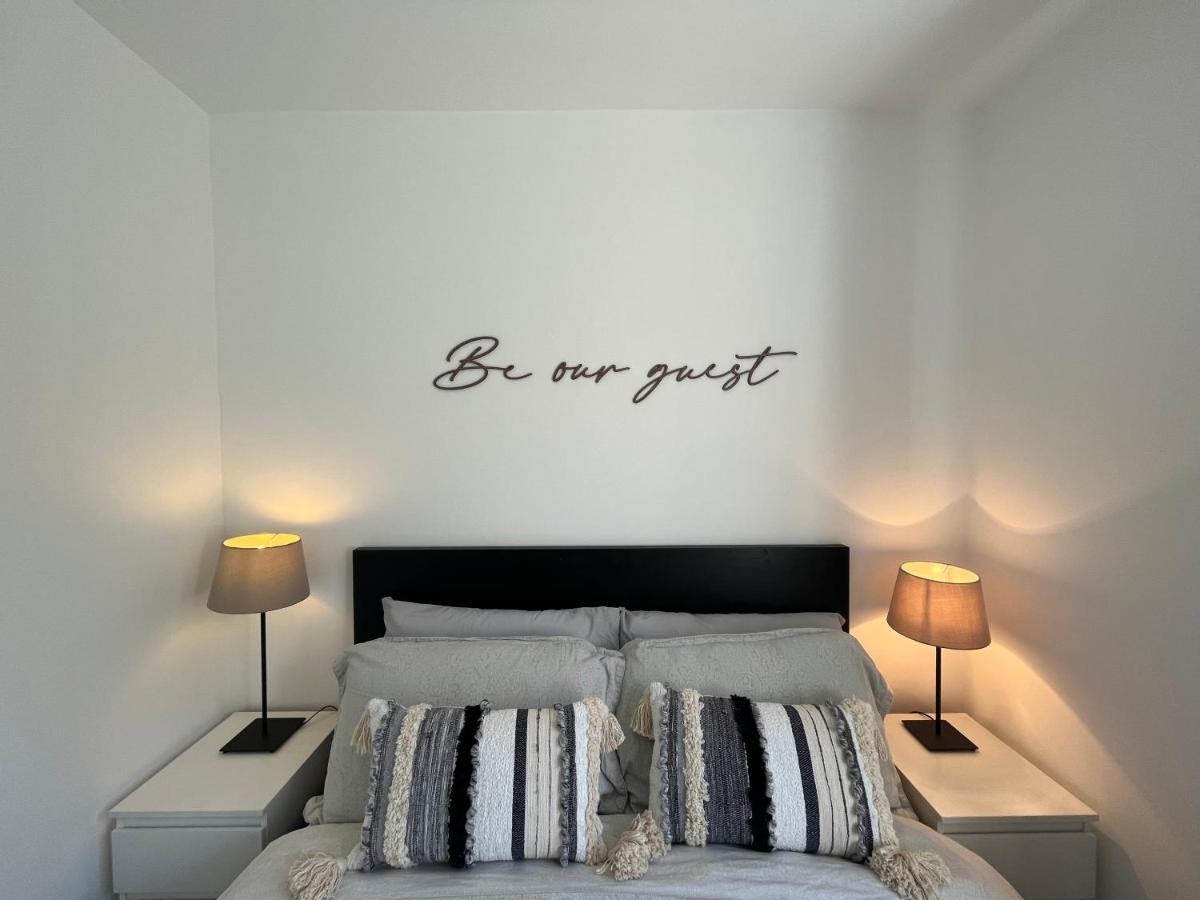 Contemporary 1 Bedroom Apartment Normanton  Esterno foto