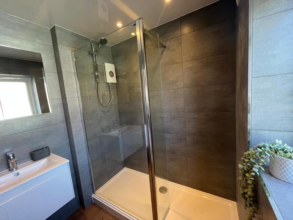 Contemporary 1 Bedroom Apartment Normanton  Esterno foto